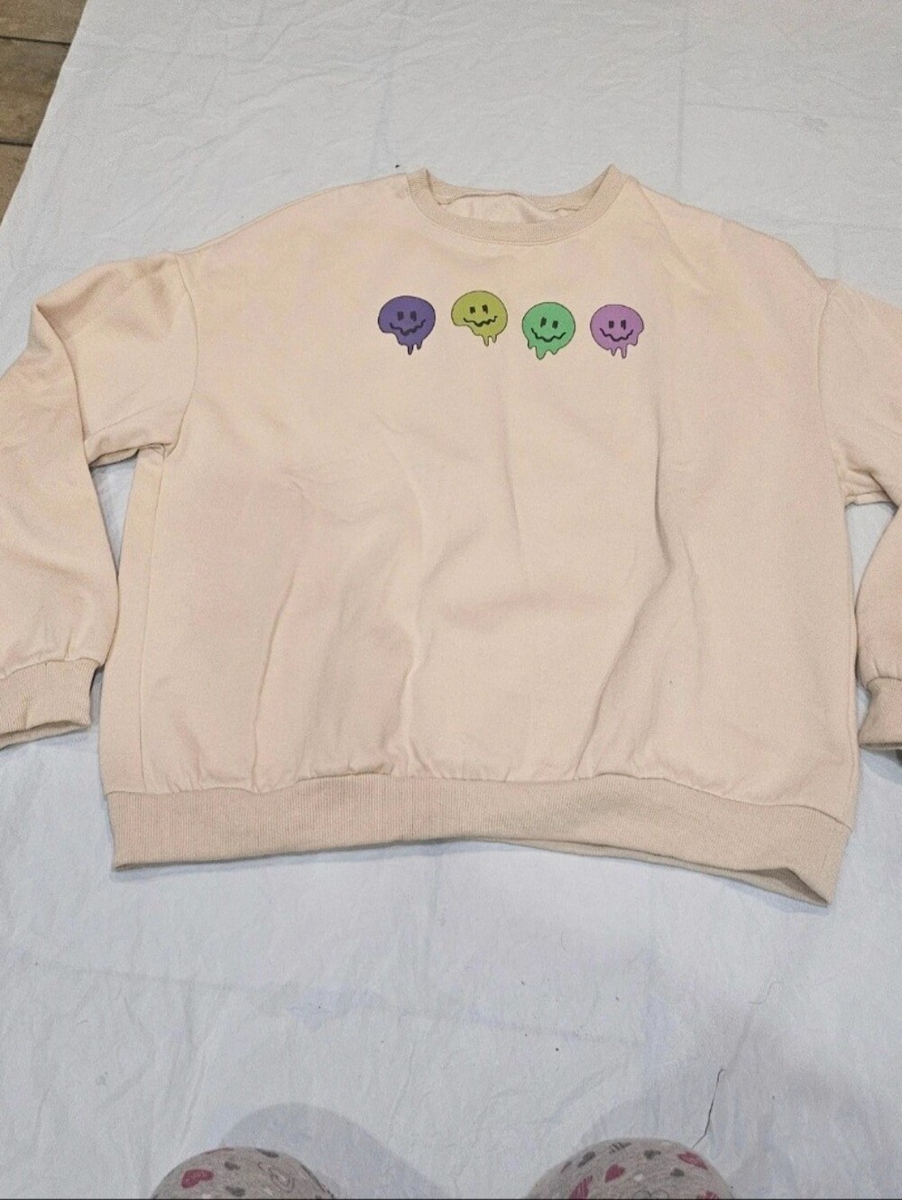 Women's Cream Graphic Crewneck Sweatshirt - Cute Skull Icons. XL